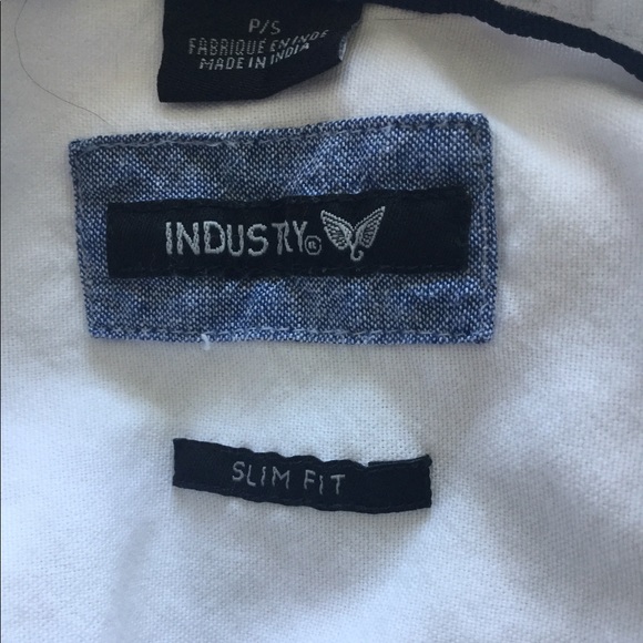 Short sleeve button up top. - Picture 4 of 4